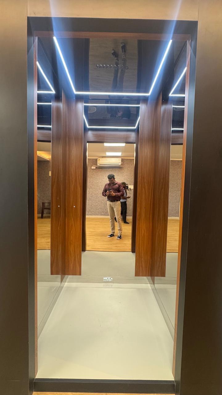 Residential home elevator