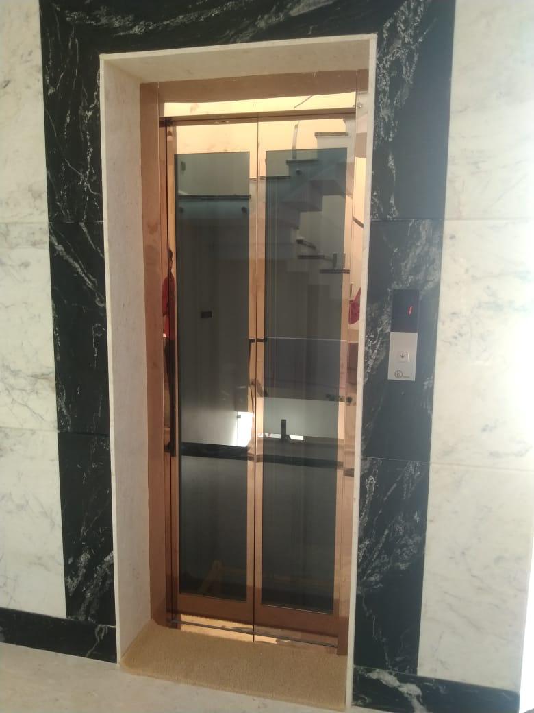 Residential home elevator